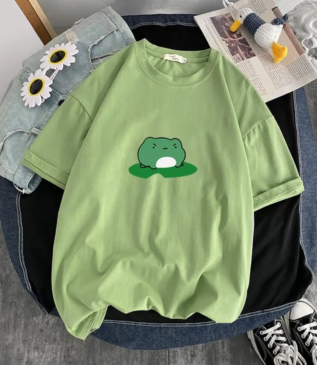 Green tshirt with frog print